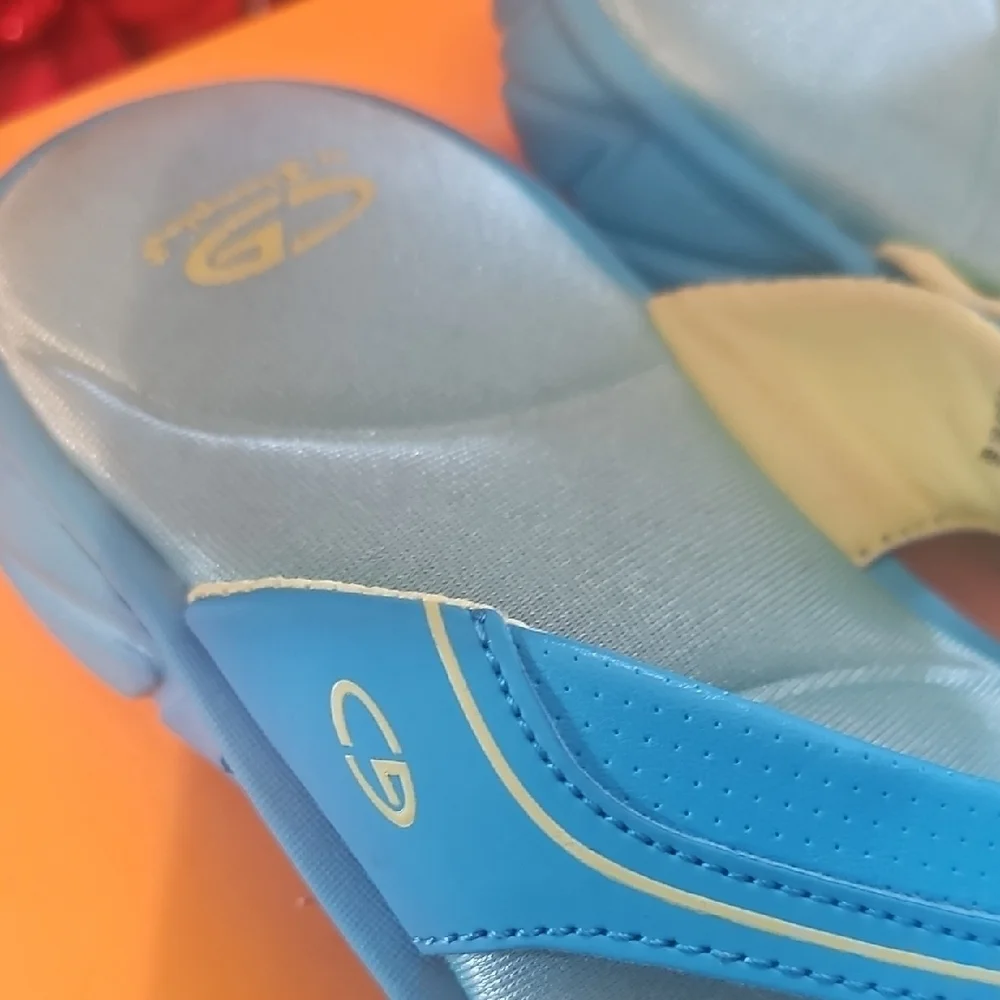 C9 By Champion Blue and Yellow Memory Foam Flip Flops Size 13/1